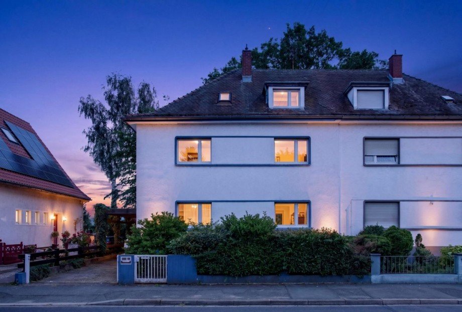 Ihr neues Zuhause bei Abendd�mmerung Doppelhaush�lfte Edingen-Neckarhausen
