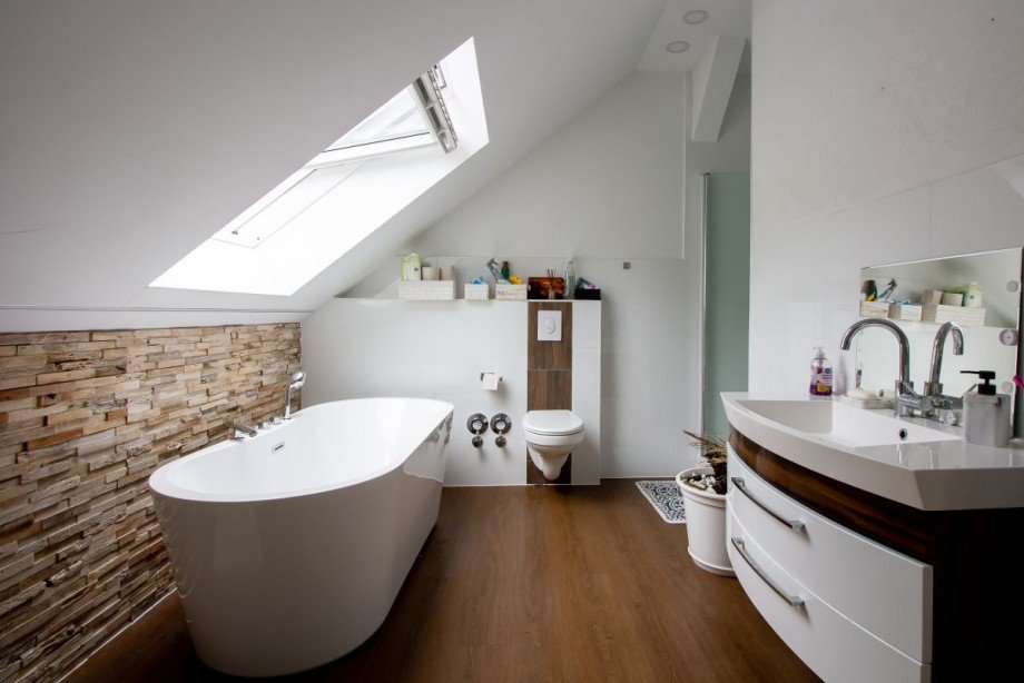 Badezimmer Dachgeschosswohnung Neckargem�nd