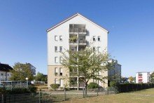 Hausansicht Kapitalanlage in Hockenheim - vermietete 2-Zimmer-Wohnung mit Balkon und Tiefgarage