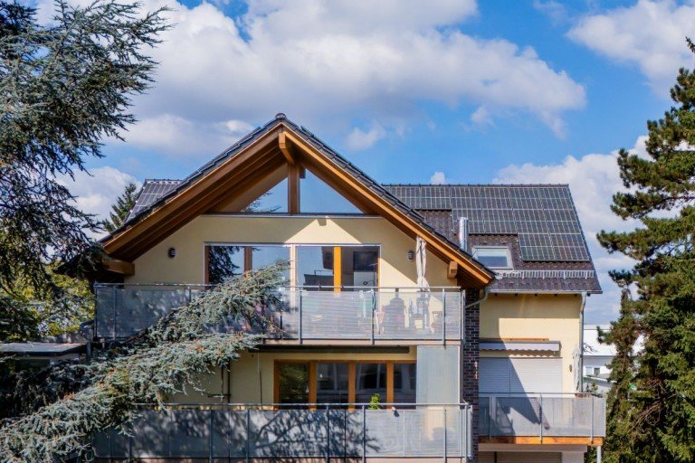 Hausansicht Heidelberg Etagenwohnung Barrierearmes Wohnen in Heidelberg ca. 189 m� 2 gro�z�gige S�dbalkone 2 Stellpl�tze