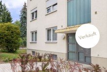 Hausansicht  Eingang Ruhig gelegene 4-Zimmer-Wohnung mit Loggia, Blick ins Gr�ne & Einzelgarage