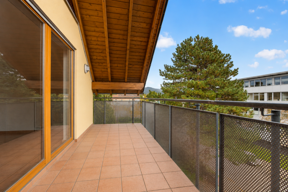 gro�er �berdachter S�dbalkon Wohnung Heidelberg