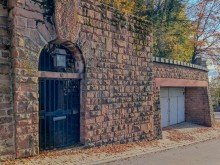 Eingang & Garagen Repr�sentatives Anwesen in Bestlage - Privates Refugium mit Weitblick �ber die Rheinebene