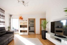 Wohnzimmer Kapitalanlage in Hockenheim - vermietete 2-Zimmer-Wohnung mit Balkon und Tiefgarage