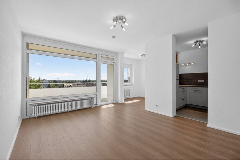 Wohnzimmerbereich Heidelberg Etagenwohnung Helles 1,5-Zimmer-Apartment mit EBK & sonnigem S�dbalkon