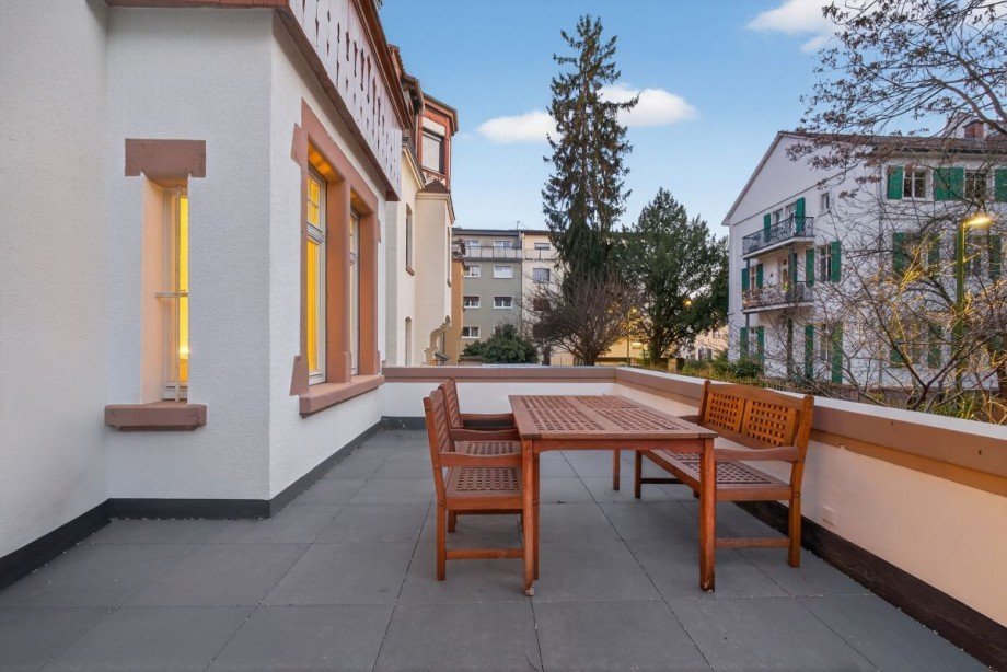 S�d-Ost-Terrasse in der Hochparterre-Wohnung Mehrfamilienhaus Heidelberg