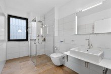 Badezimmer II Exklusive Residenz in nobelster Hanglage  Wohneinheit in einer Stadtvilla  Balkon & 2 TG