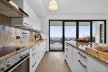 K�che Exklusive Residenz in nobelster Hanglage  Wohneinheit in einer Stadtvilla  Balkon & 2 TG