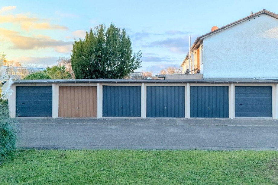 Ihre Garage vor dem Haus Reihenmittelhaus Weinheim