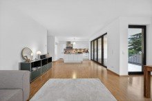 offenes Wohnzimmer Exklusive Residenz in nobelster Hanglage  Wohneinheit in einer Stadtvilla  Balkon & 2 TG