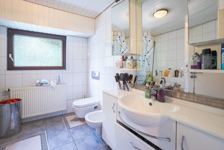 Badezimmer Wohnung 1. OG Mehrfamilienhaus Neckargem�nd