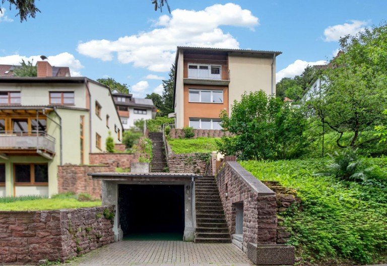 Hausansicht Neckargem�nd Einfamilienhaus Einfamilienhaus mit Einliegerwohnung, Garten und Balkon Haus und Grundst�ck mit viel Potenzial