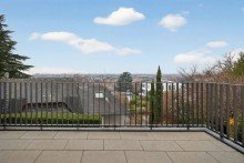 Ausblick  Balkon Exklusive Residenz in nobelster Hanglage  Wohneinheit in einer Stadtvilla  Balkon & 2 TG