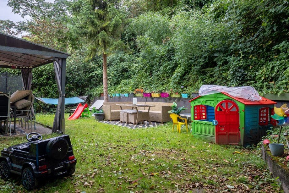 Terrasse und Gartenbereich Mehrfamilienhaus Neckargem�nd