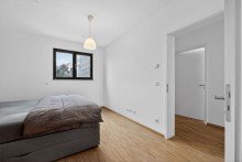 Zimmer II Exklusive Residenz in nobelster Hanglage  Wohneinheit in einer Stadtvilla  Balkon & 2 TG