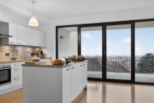 K�cheninsel Exklusive Residenz in nobelster Hanglage  Wohneinheit in einer Stadtvilla  Balkon & 2 TG